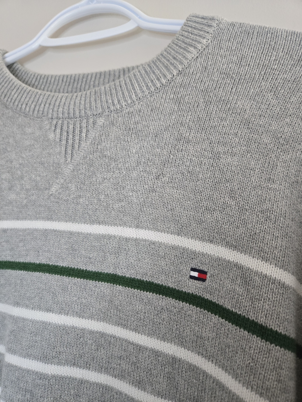 Tommy Hilfiger Gray & White Striped Crewneck with Green Stripe - Picture 5 of 7